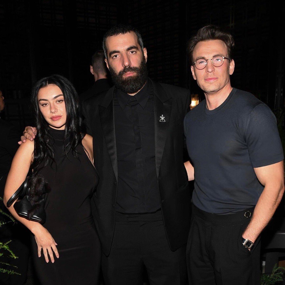 多伦多电影节 《牺牲》剧组美队Chris Evans、Charli XCX 及导