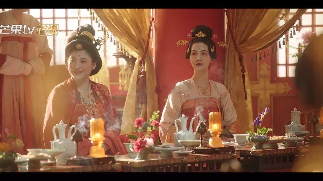 去看锦绣芳华吧！国宴不愧是白玉兰美术的获奖团队制作出来的随手截的图，没有任何加工