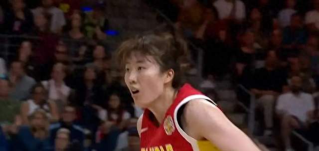 中国女篮惨败33分！数据出炉，篮板助攻抢断全面落后，出线压力大