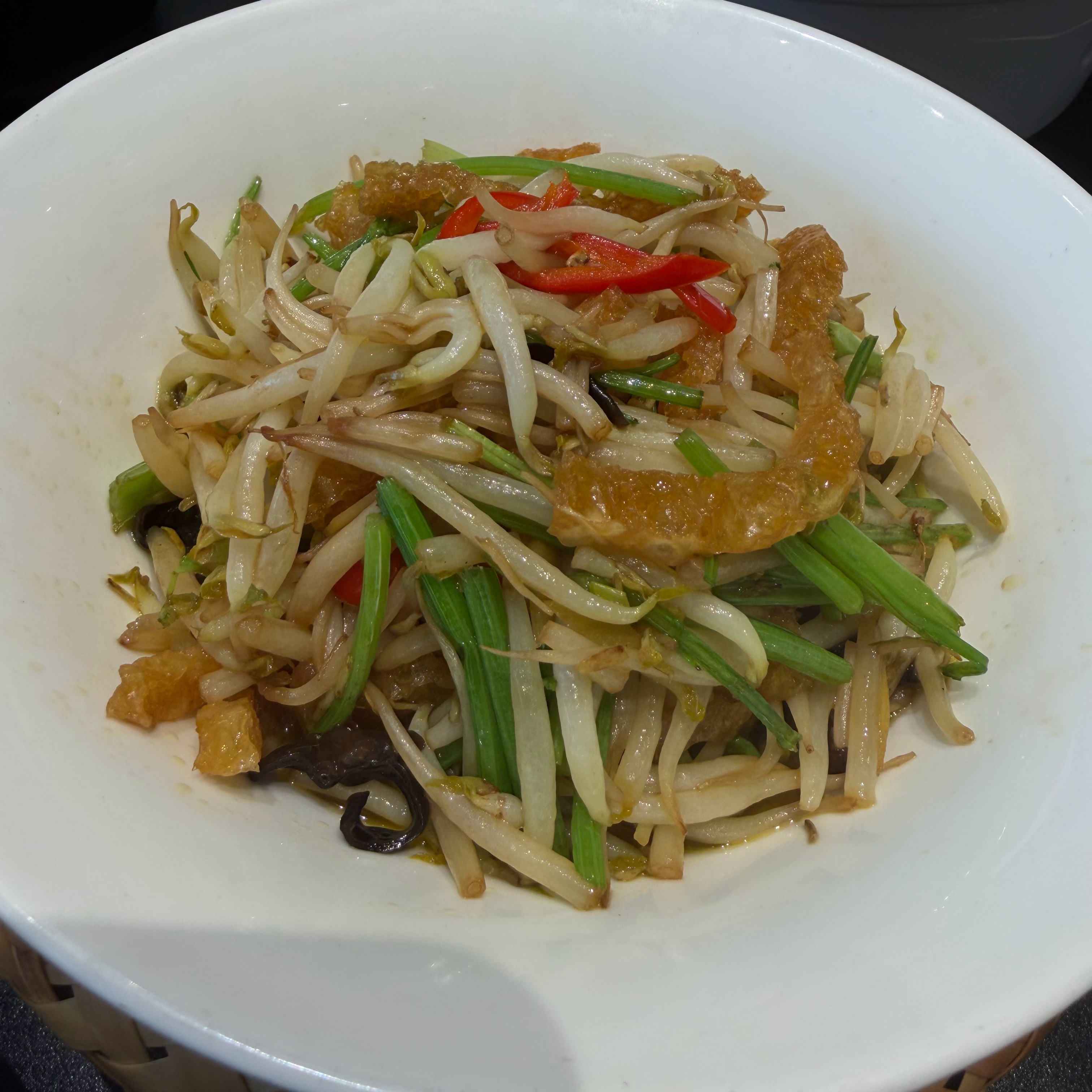 今日份午餐🐟🦐🥩人多不想做饭的时候下馆子最好了点了六个人量 菜太多了就不一