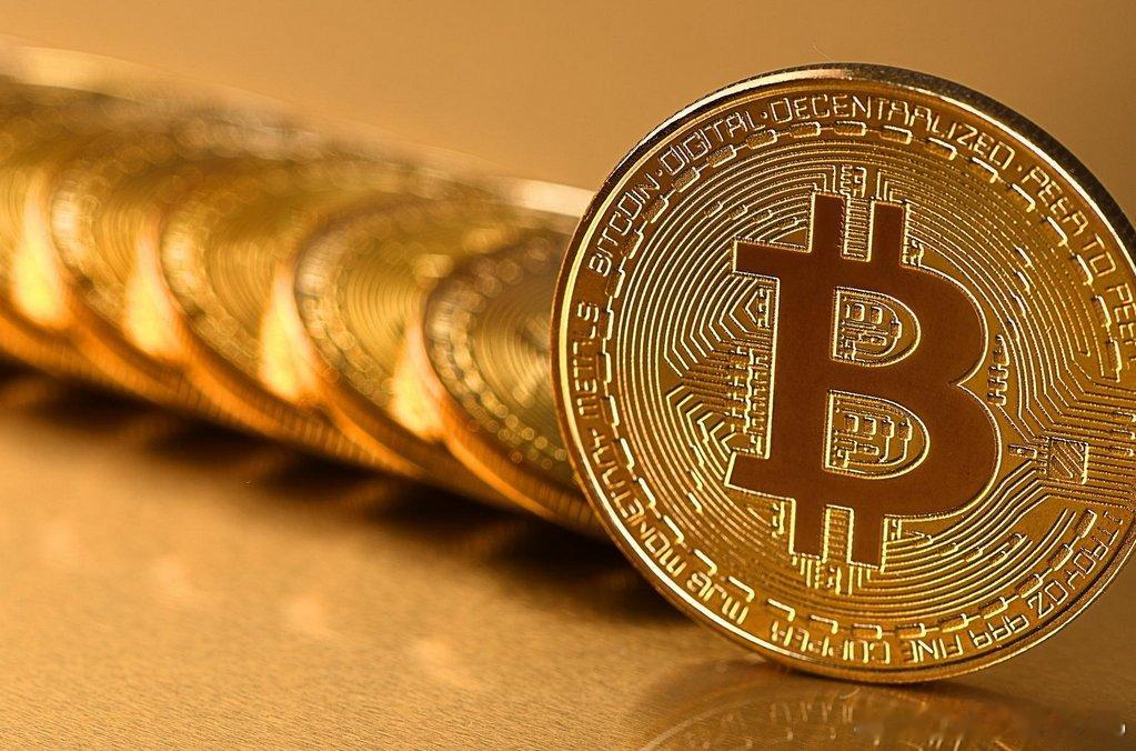 【加密货币全线大跳水加密货币24小时逾21万人爆仓】10月31日，以比特币为首的