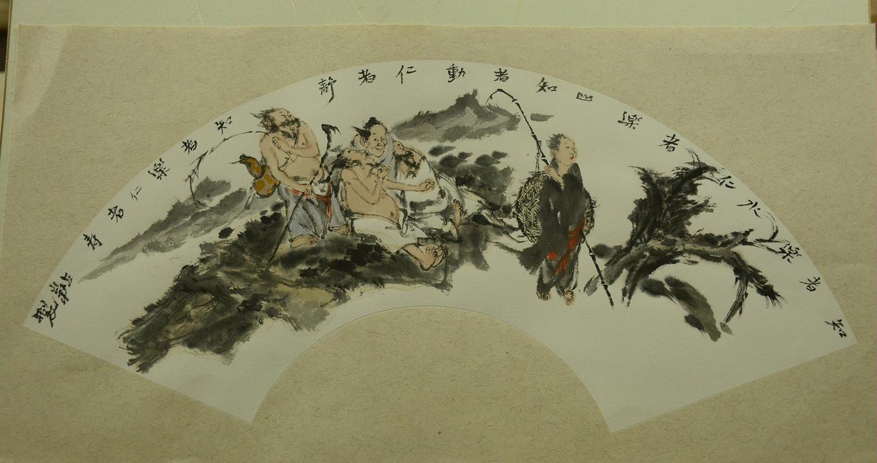 上联：山水相傍皆仁智
下联：[比心]

网络图片/诚谢侵删