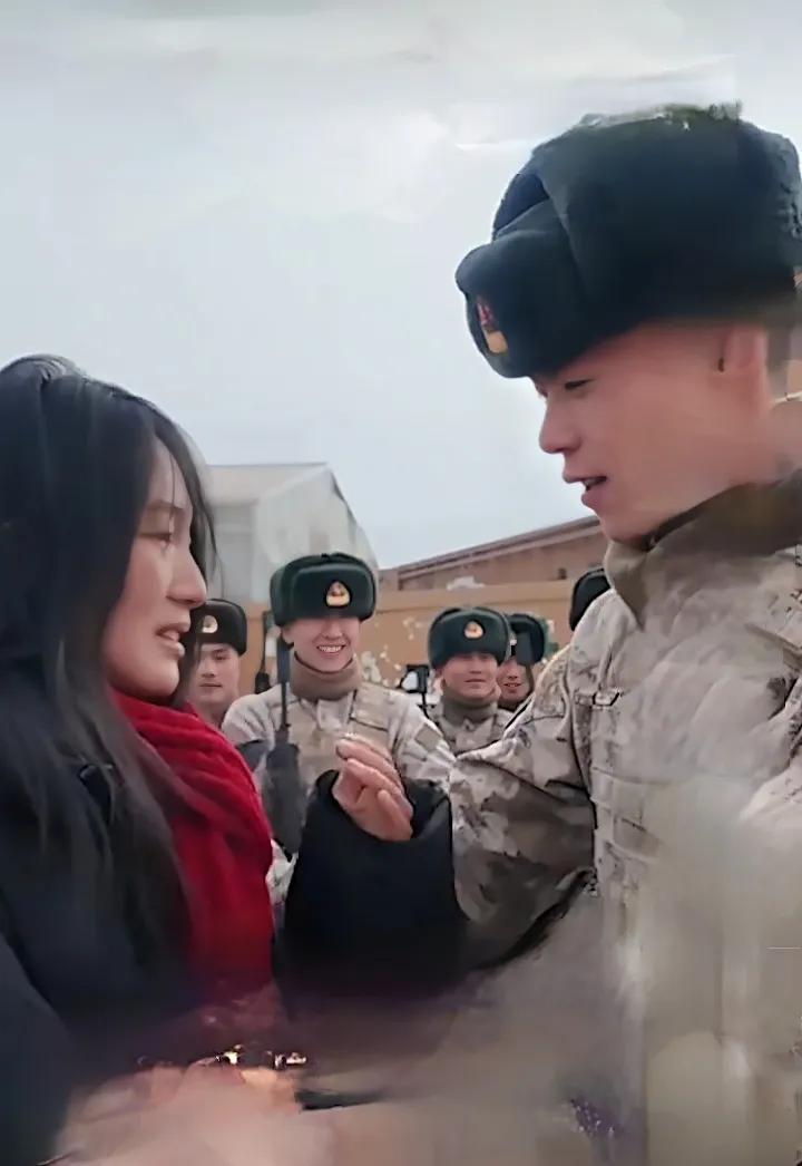 界碑为证！戍边战士单膝跪地求婚，妻子咋含泪回应？
 九年等待，四千五百公里，两天