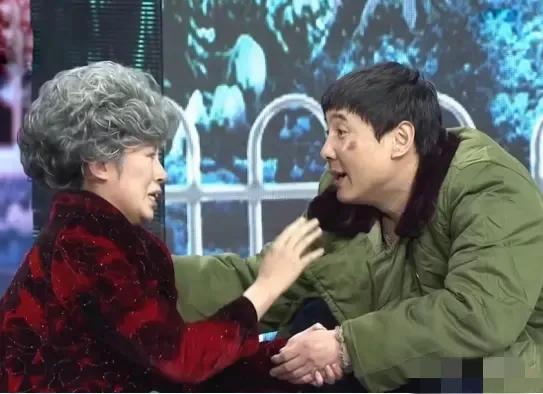 马丽终于说了实话：2014年春晚的《扶不扶》，根本不是完美演出，而是沈腾一个人的