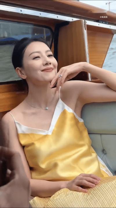 高圆圆2024年终穿搭总结 高圆圆2024年终穿搭总结，果然女神穿啥都好看，岁月