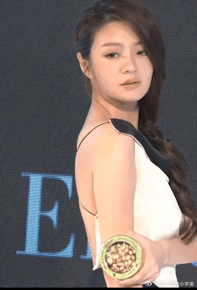 港真，第一眼还真是看不出来，原来这是当年的红遍大江南北，两岸三地的台湾女明星安以