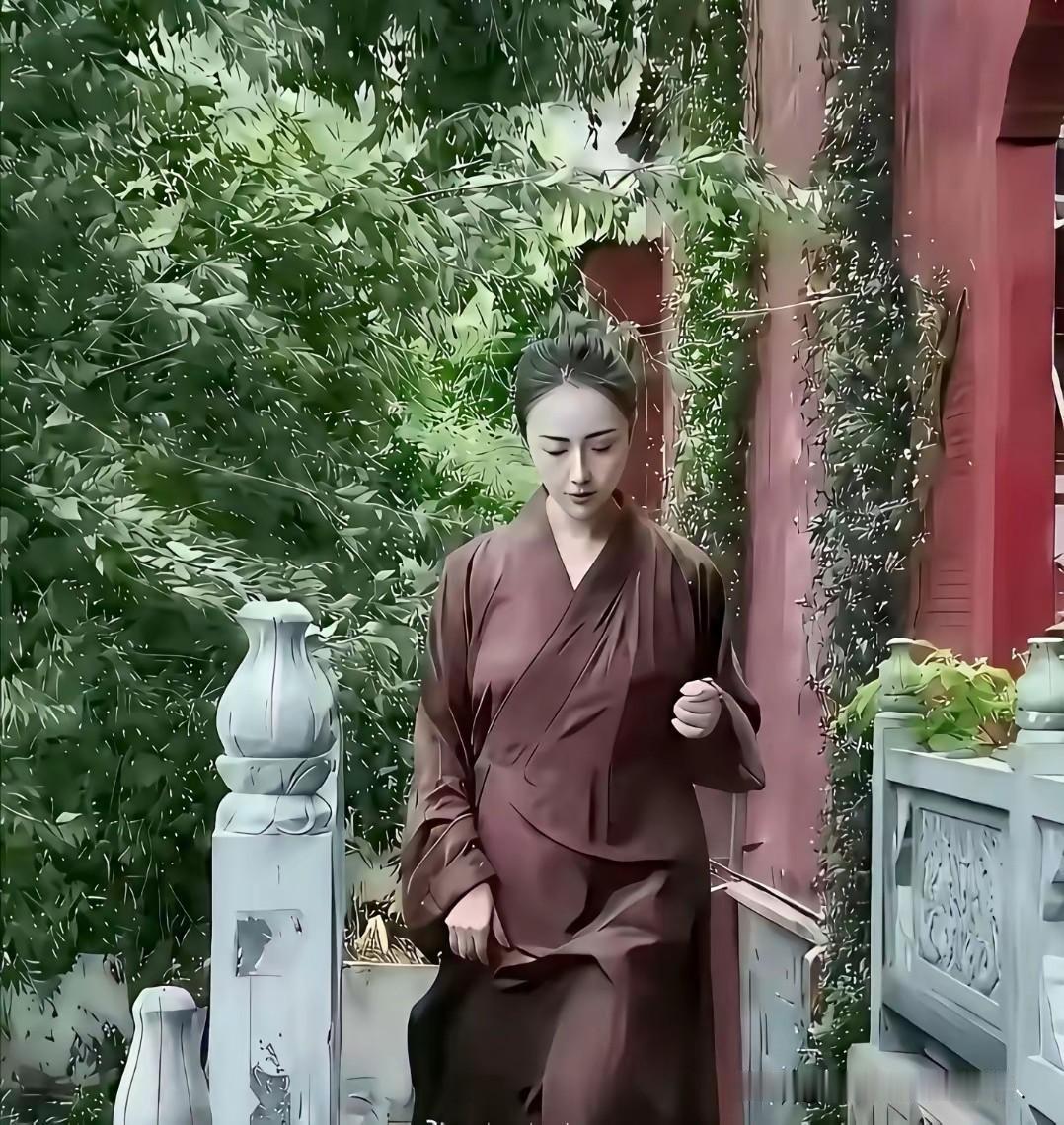 当她从我佛面前走过，佛也低了头。