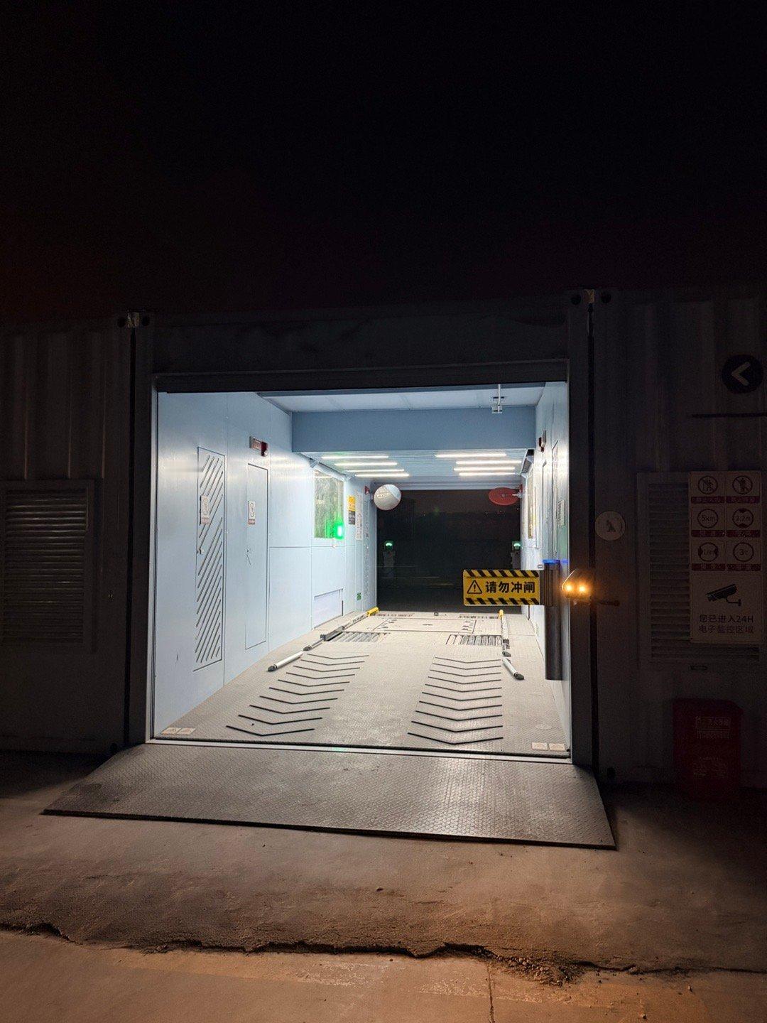 蔚来换电站我知道，巧克力换电站我也知道但是这个易易换电站是什么来历？在旁边观看了