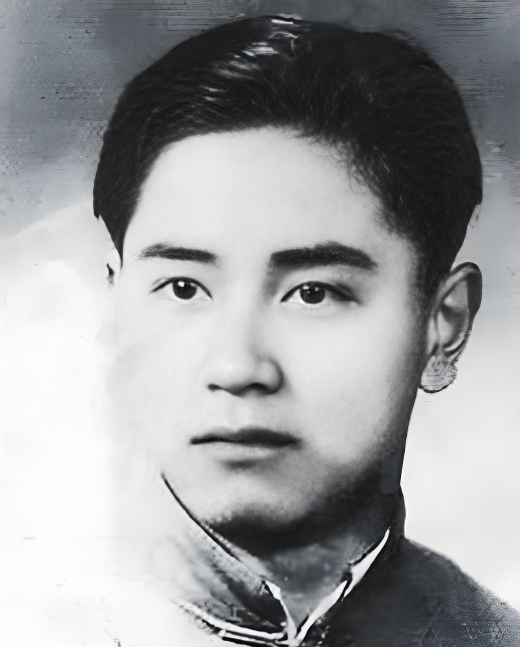 1942年，豫东专员韦孝儒正在熟睡，忽然四个蒙面大汉闯入他的房间，用枪抵住了他的