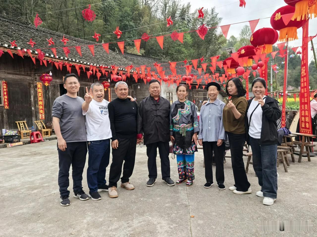 沁园春·贺花垣老寨籍人民教师陈云陈郁蕊新婚大吉
（2025年3月27日）
桃李芳