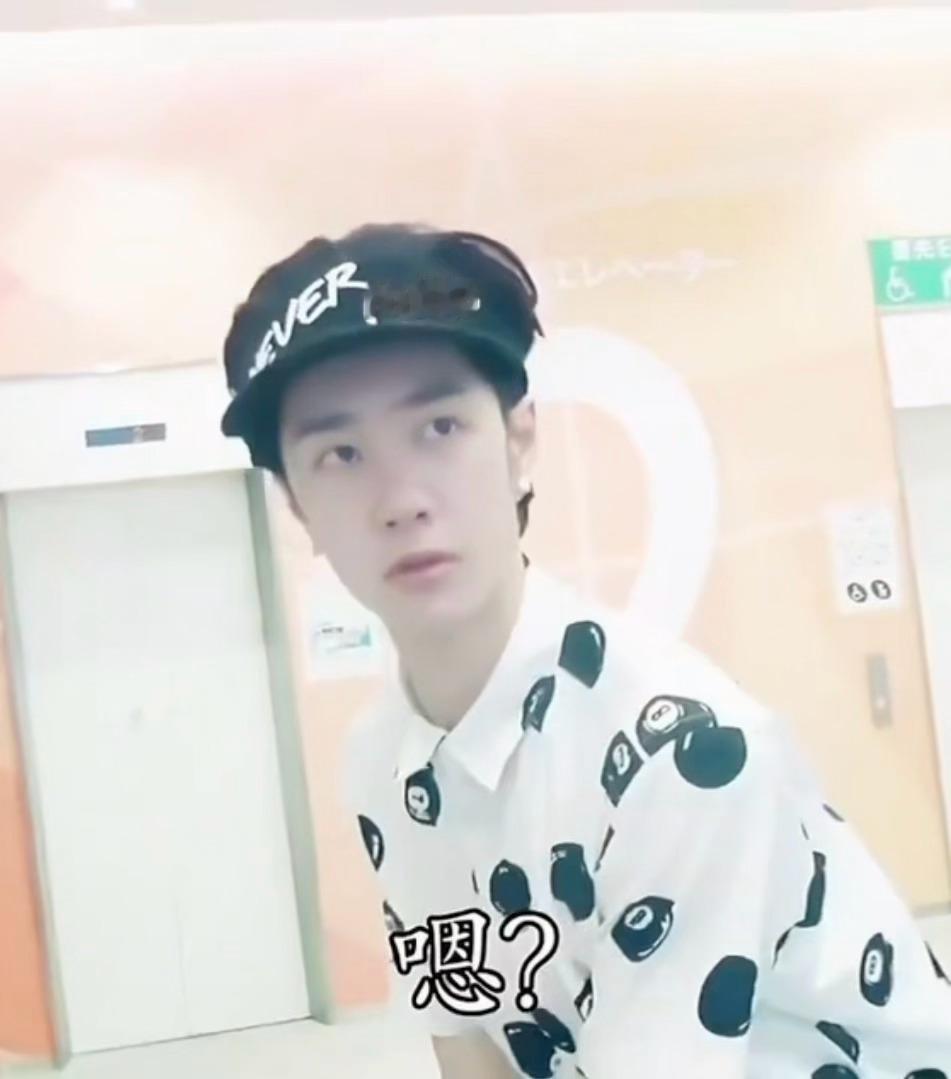 从小就有一个打高尔夫和网球的梦想 