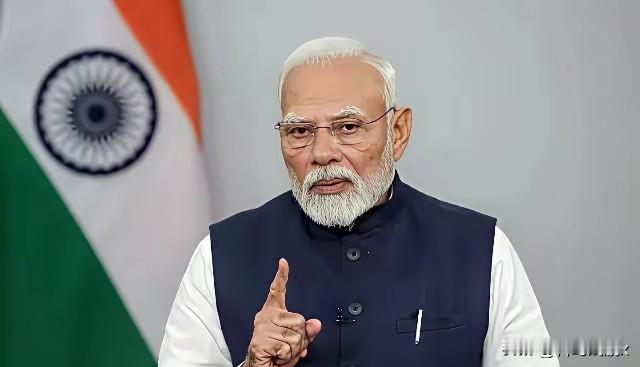 印度主持人向印度专家问道：“在2000年代中后期，印度和中国被视为两大新兴巨头，