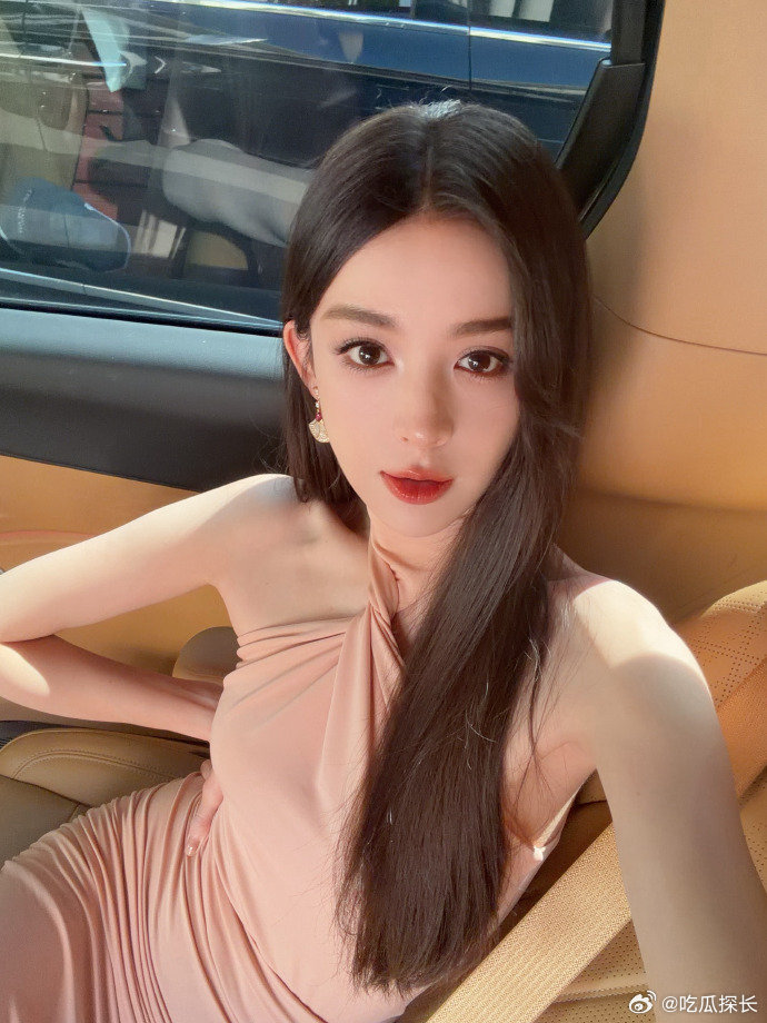 娜扎车内自拍 娜扎车内6连拍，多发 爱看 娜扎车内6连拍