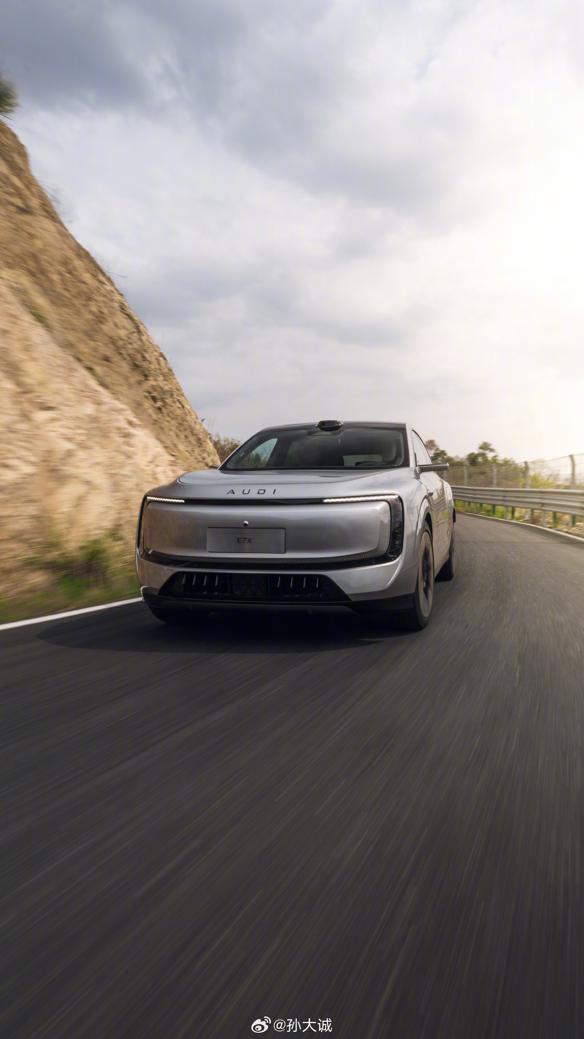 德系车根据官方消息，奥迪E7X以1分47秒93的成绩登顶亚洲首条山脊赛道。奥迪登