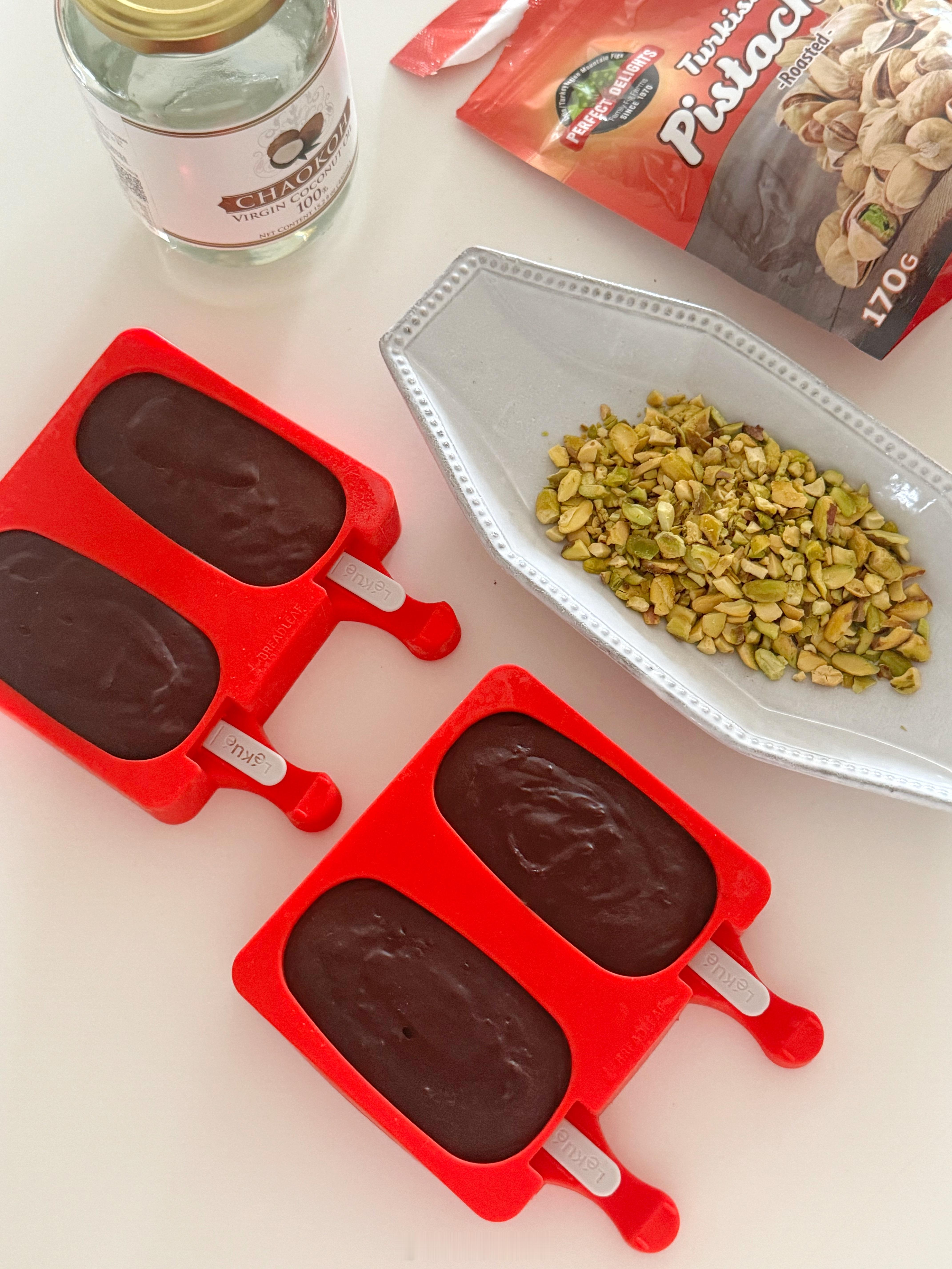 我做了冰淇淋耶🍨叫什么呢？巧克力开心果梦龙吧🍃还有一张乱入的馄饨 ​​​