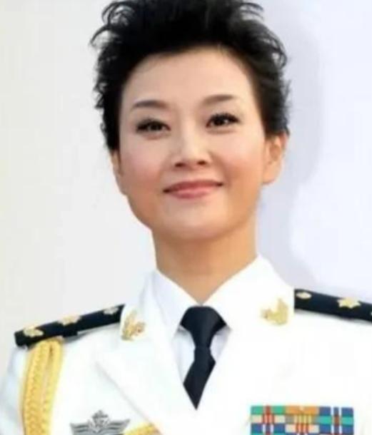 1996年宋祖英亲手把18岁的小保姆送进了监狱，一判就是12年，而这个保姆还是自