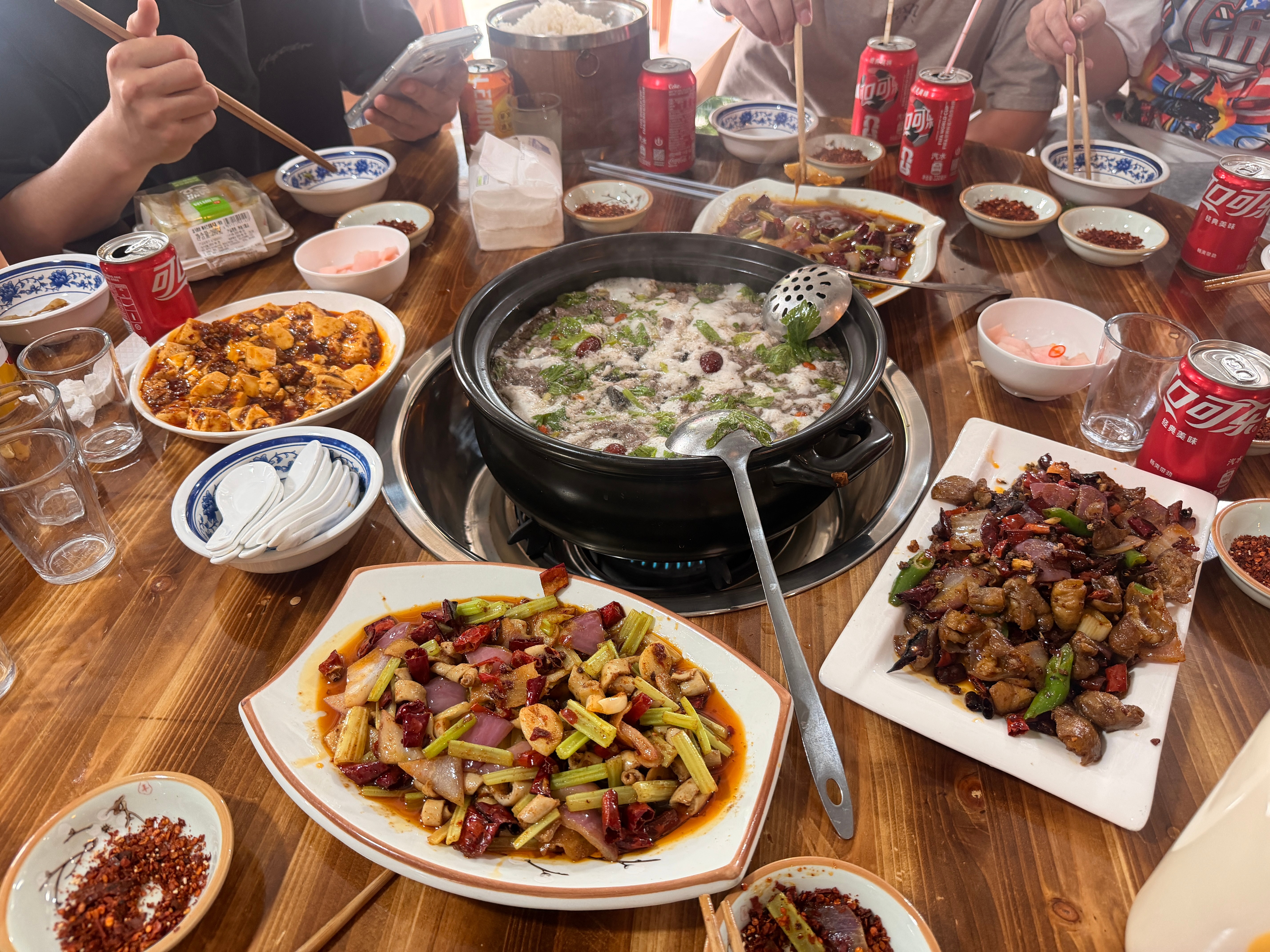 在四川的每一顿：辣！现在去买物资了，今天目的地：美姑县希望小学 成都