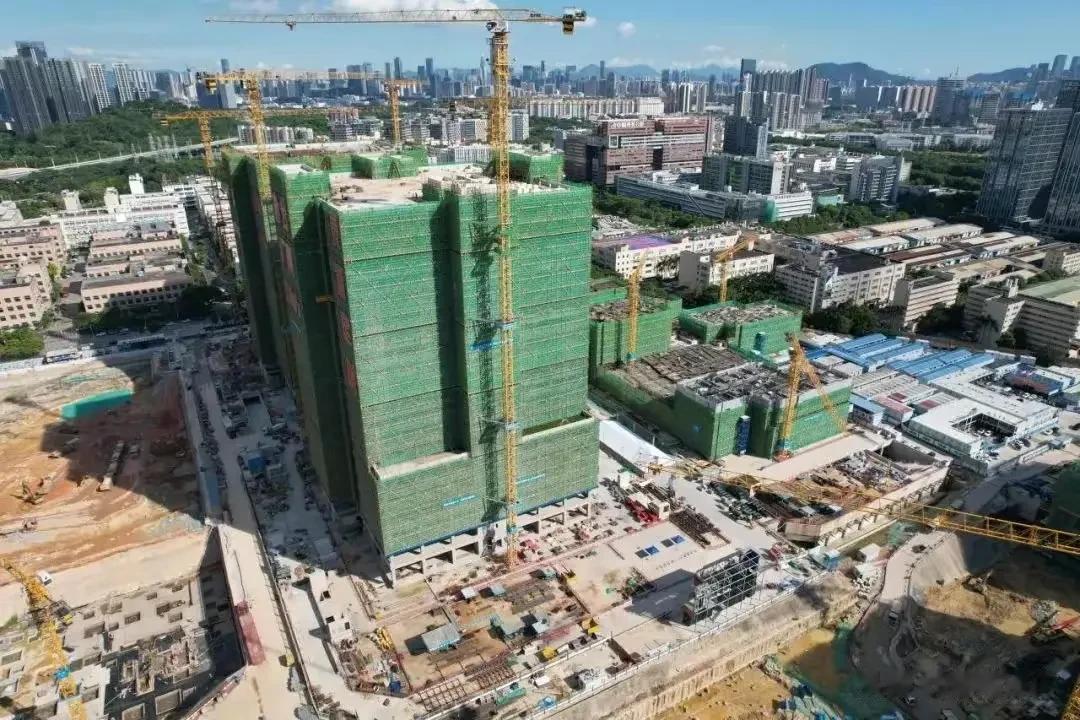 宝安区新安街道雪花科创城即将迎来封顶，成为宝安区单层面积最大的工业上楼项目！

