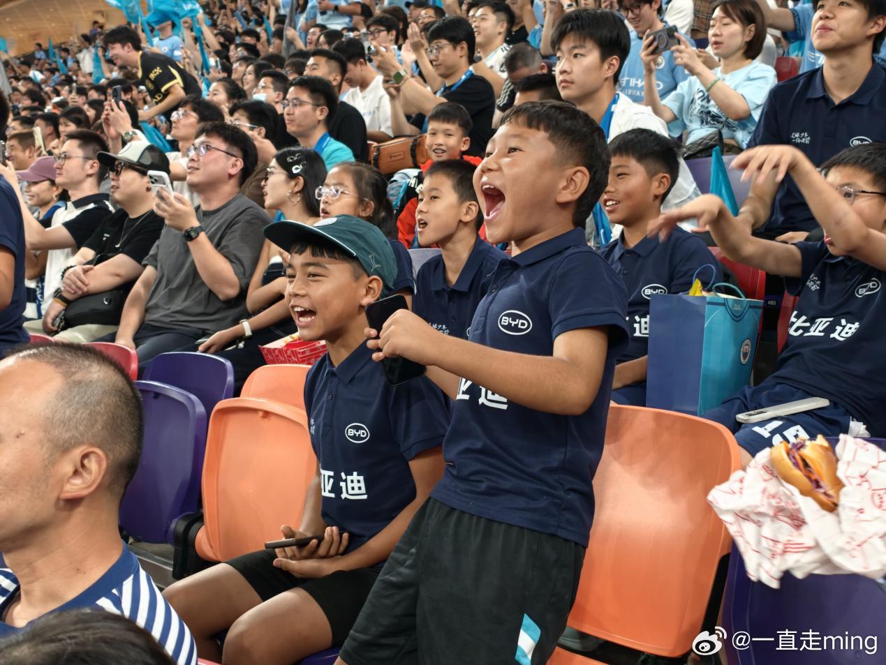 港城豪门足球盛宴，彰显中国品牌的全球格局8月1日，香港足球文化节迎来重磅赛事，上