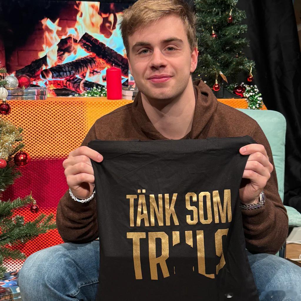 莫雷加德 每售出一份圣诞礼包，将有30克朗捐赠给“青年癌症”组织特鲁斯圣诞礼包包