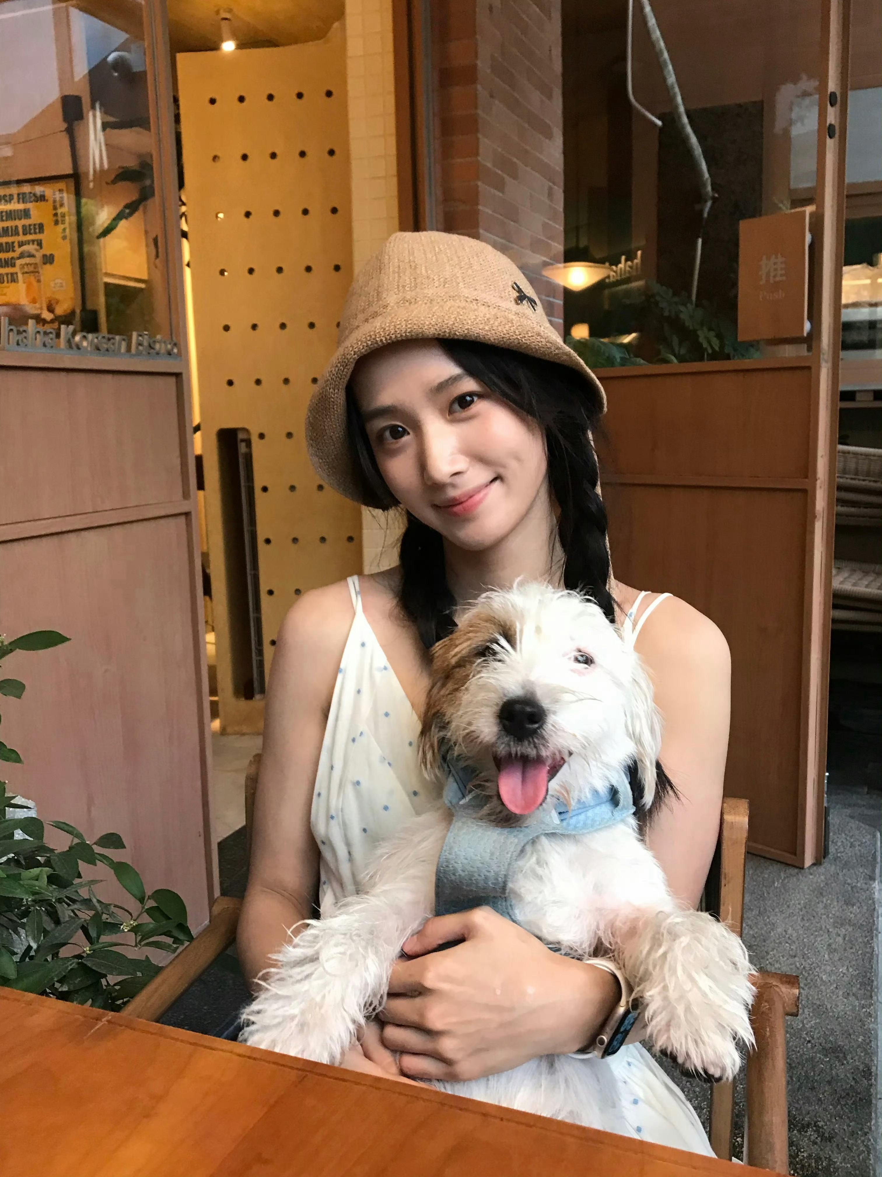 卢昱晓每次这种生活照都好美哦，氧气感满满的，下沉平台梦寐以求的爆款自然美 