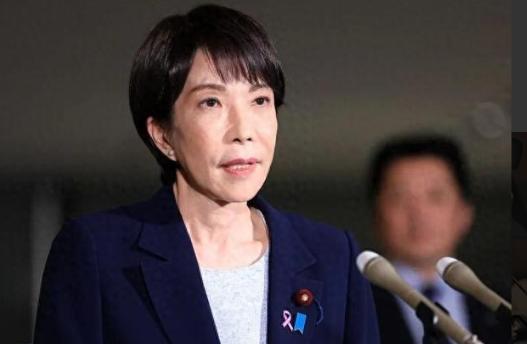 谁能料到，当初以高票当选、被日本右翼势力寄予厚望的高市早苗，如今竟彻底沦为全民公