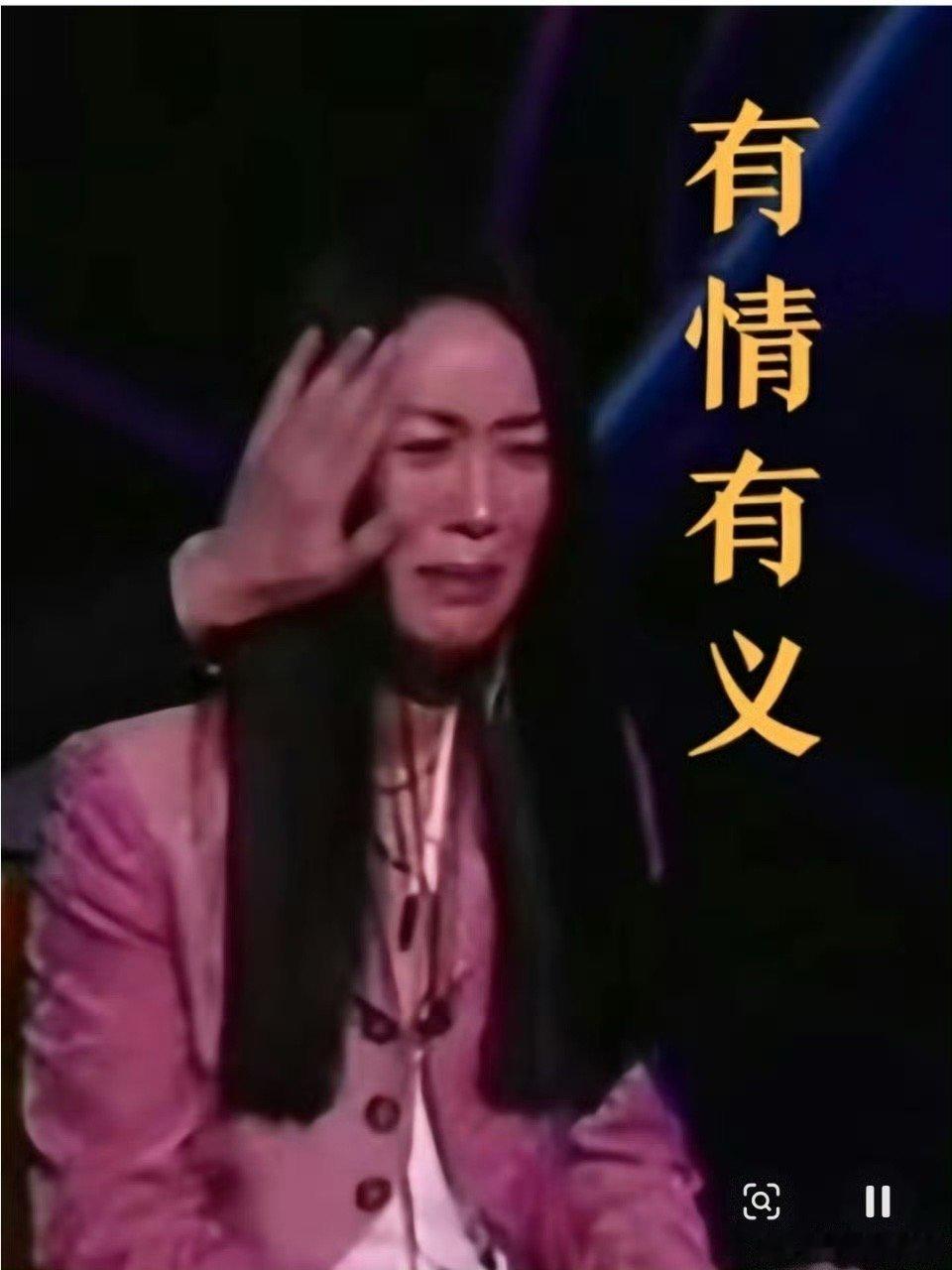 答案来啦，窦靖童的母亲是王菲，父亲是窦唯，并不是那英哦 窦靖童是不是那英和王菲的