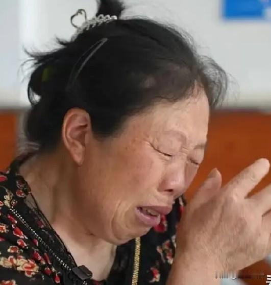 儿媳打断婆婆四根肋骨，儿子站在妻子那边，说了一句：“我妈活该。”这样的儿子儿媳指