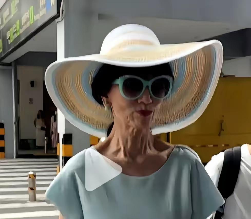 这么老了，还出来抛头露面，还瘦的皮包骨，你的儿女不心疼吗？