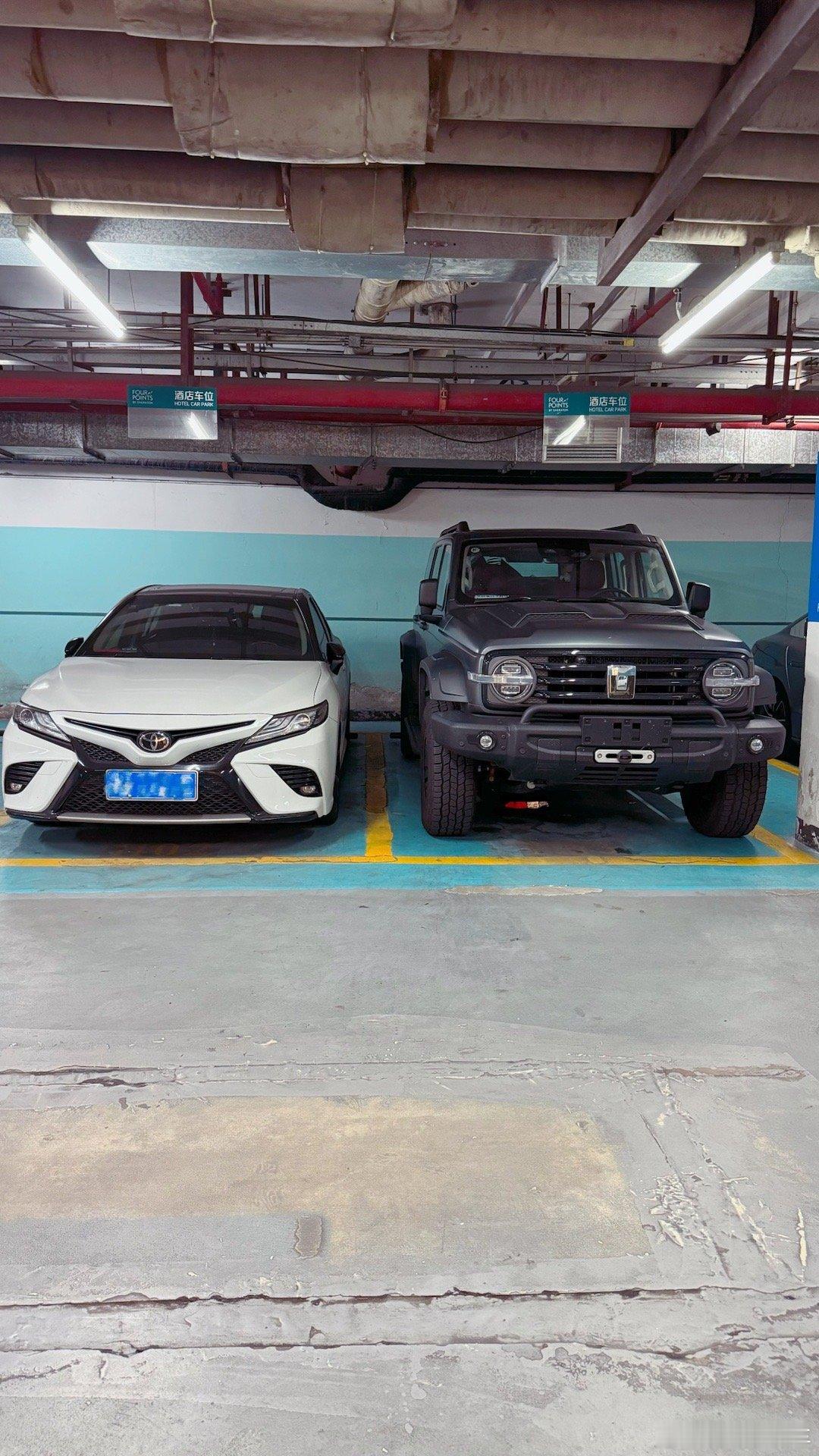 开330出门基本不怕开门杀了～大部分停在330旁边的车，它开门杀的话只会磕到我的