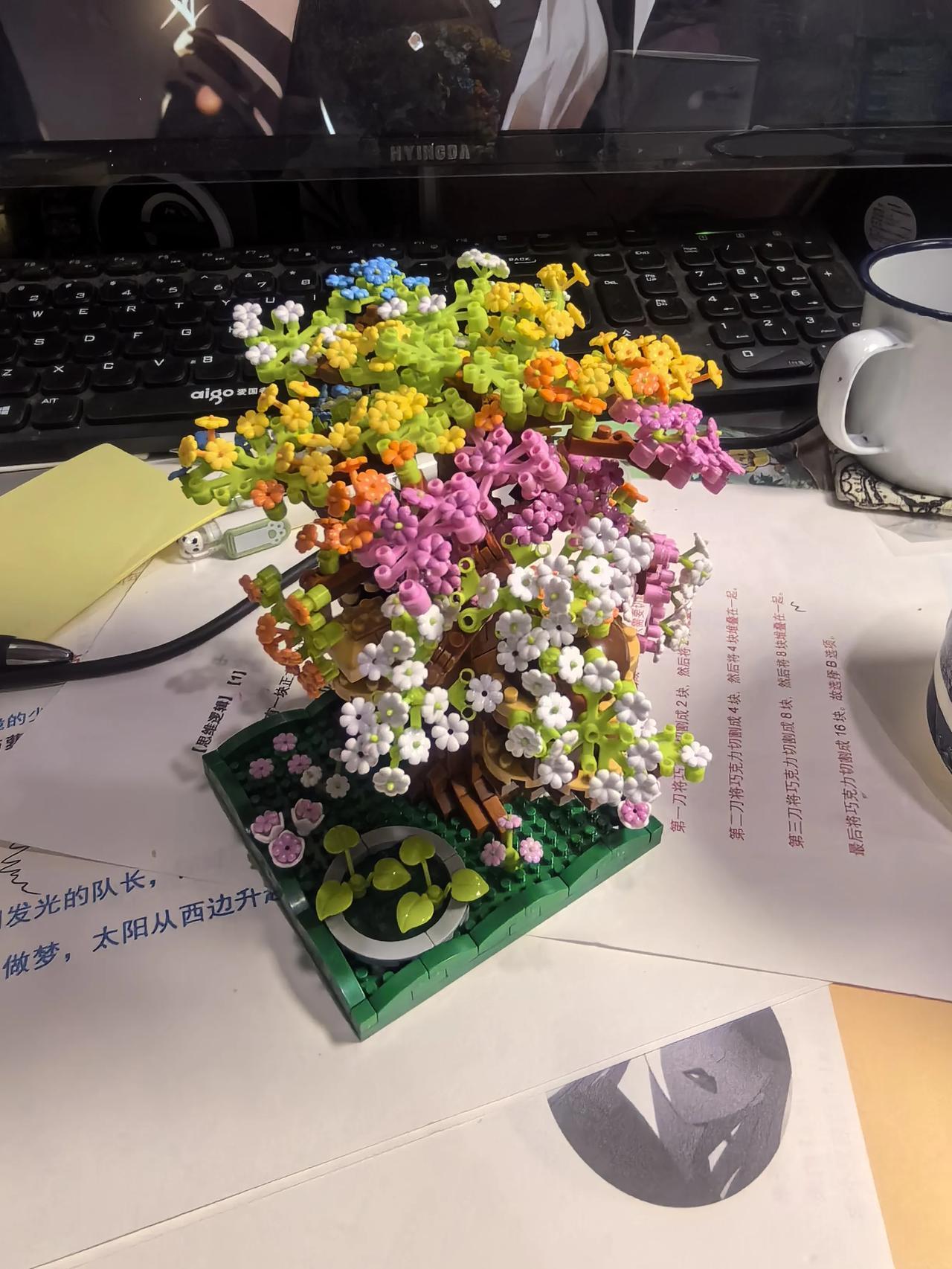 在忙碌的工作中，一抹色彩点亮心情！🌸🌼🌺
