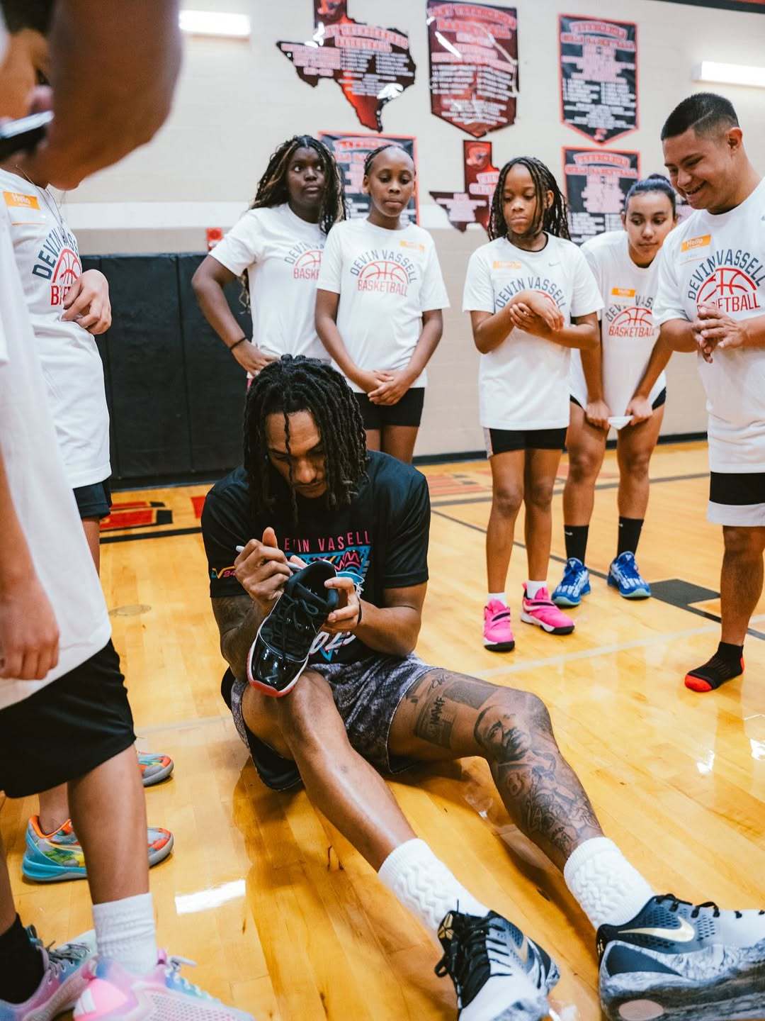 🏀凯尔登、瓦塞尔、索汉在圣安东尼奥篮球举办训练营指导小球员训练！！圣安东尼奥马