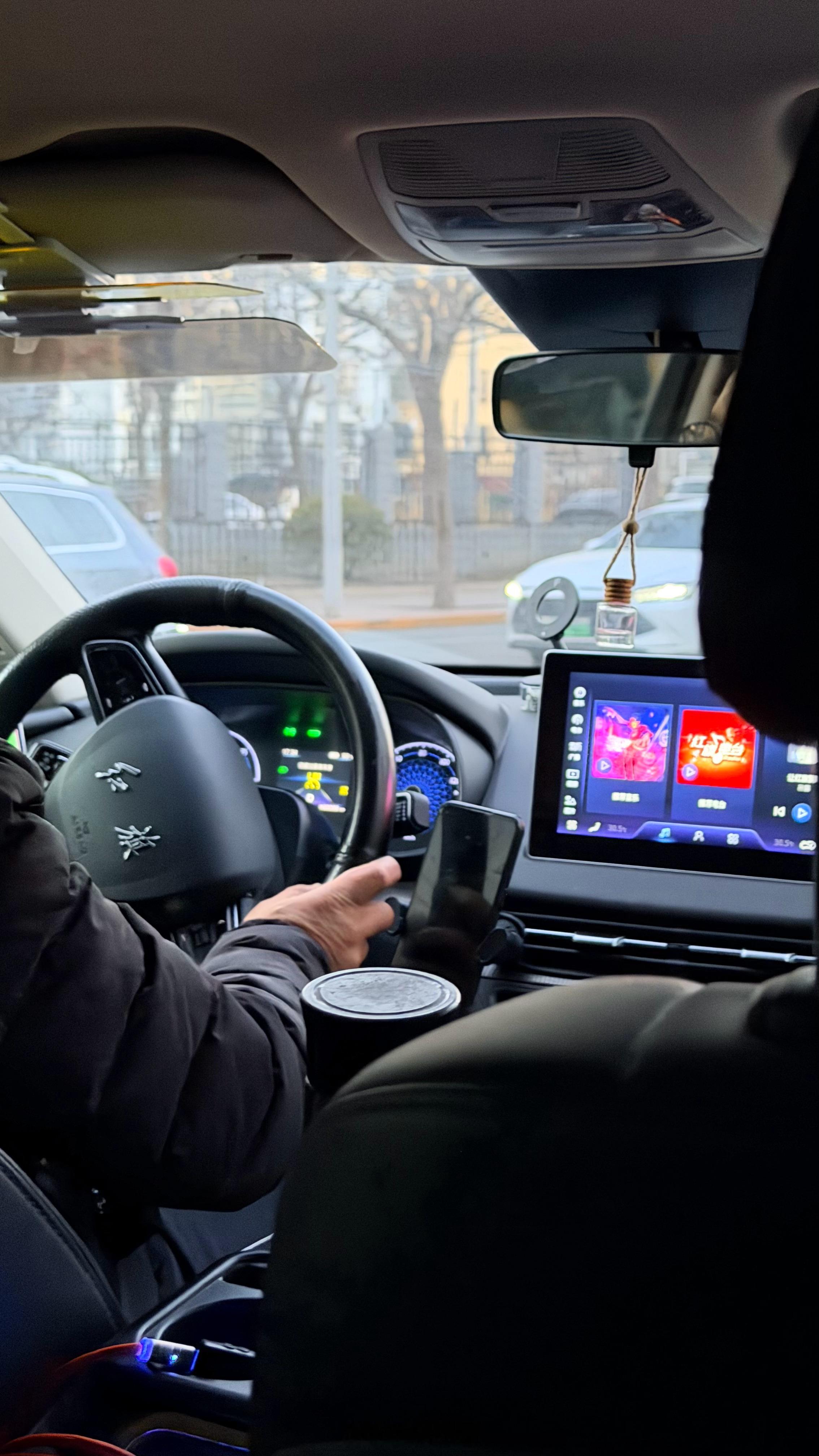 周五晚高疯红旗走天下 