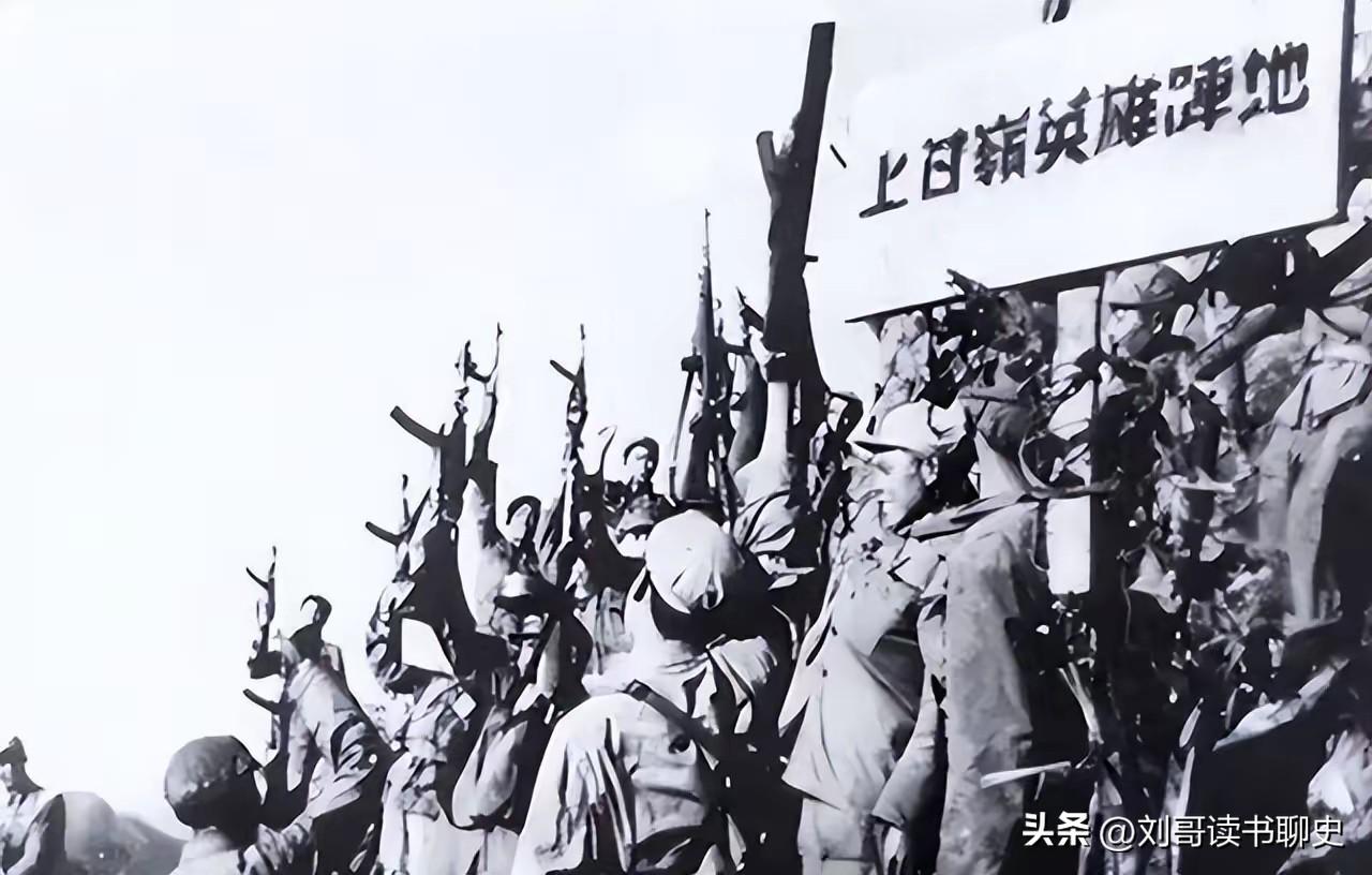 上甘岭绝境，志愿军8连4班无石无沙，用一堵特殊“墙”，守住阵地全员生还
 
19