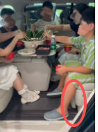 咱现在生活好了，小孩哥腿是真长啊大家这个年龄的时候身高多少？抽象汽车商业评论