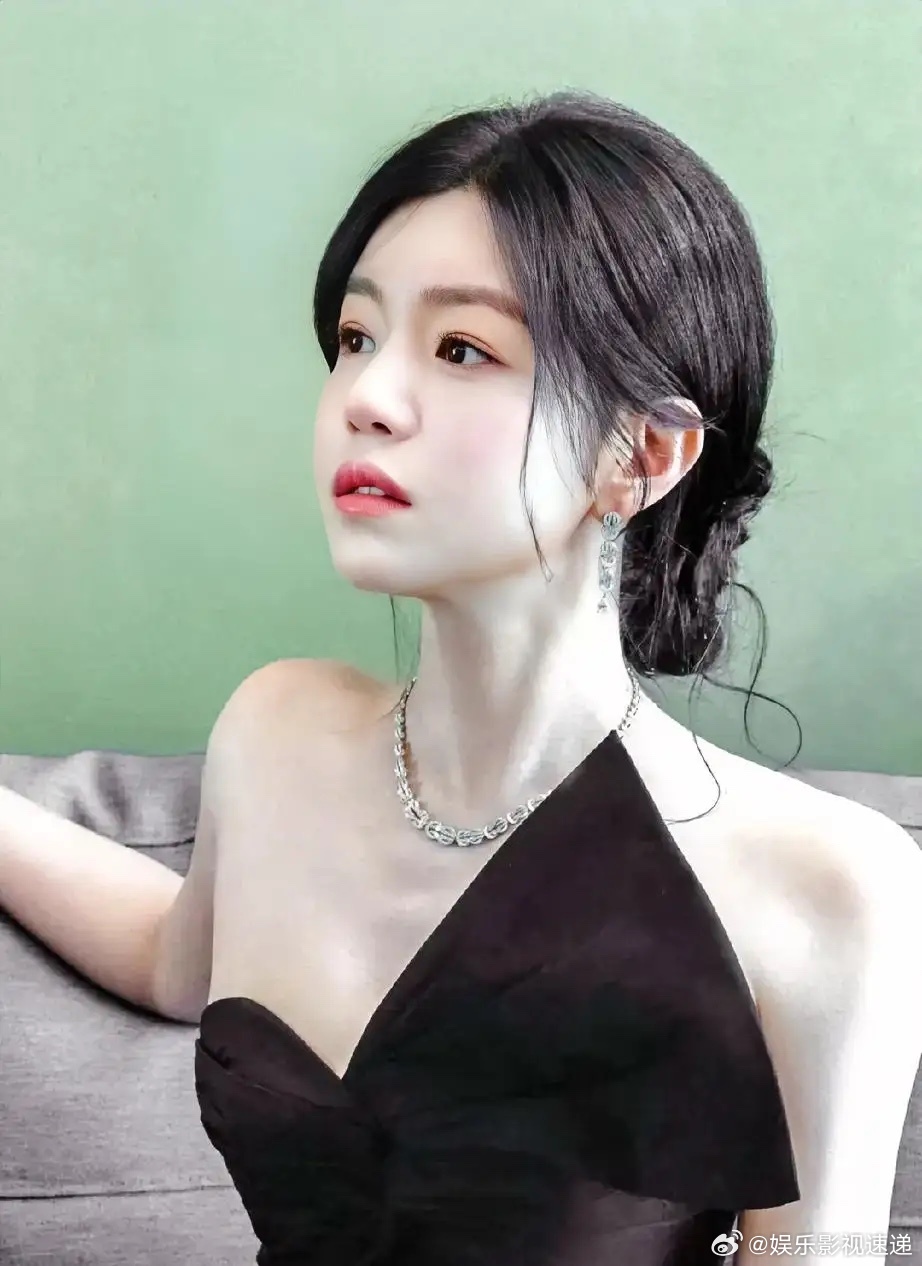 陈妍希长得漂亮，我不羡慕她能拍戏挣钱，我也不嫉妒但今天刷热搜，有一点我真的羡慕疯