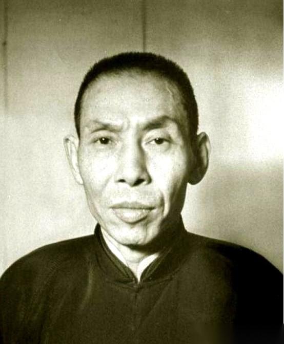 电话打通，就一句：“十六铺这边，出了几个不长眼的，处理下。”
半小时不到，人就被