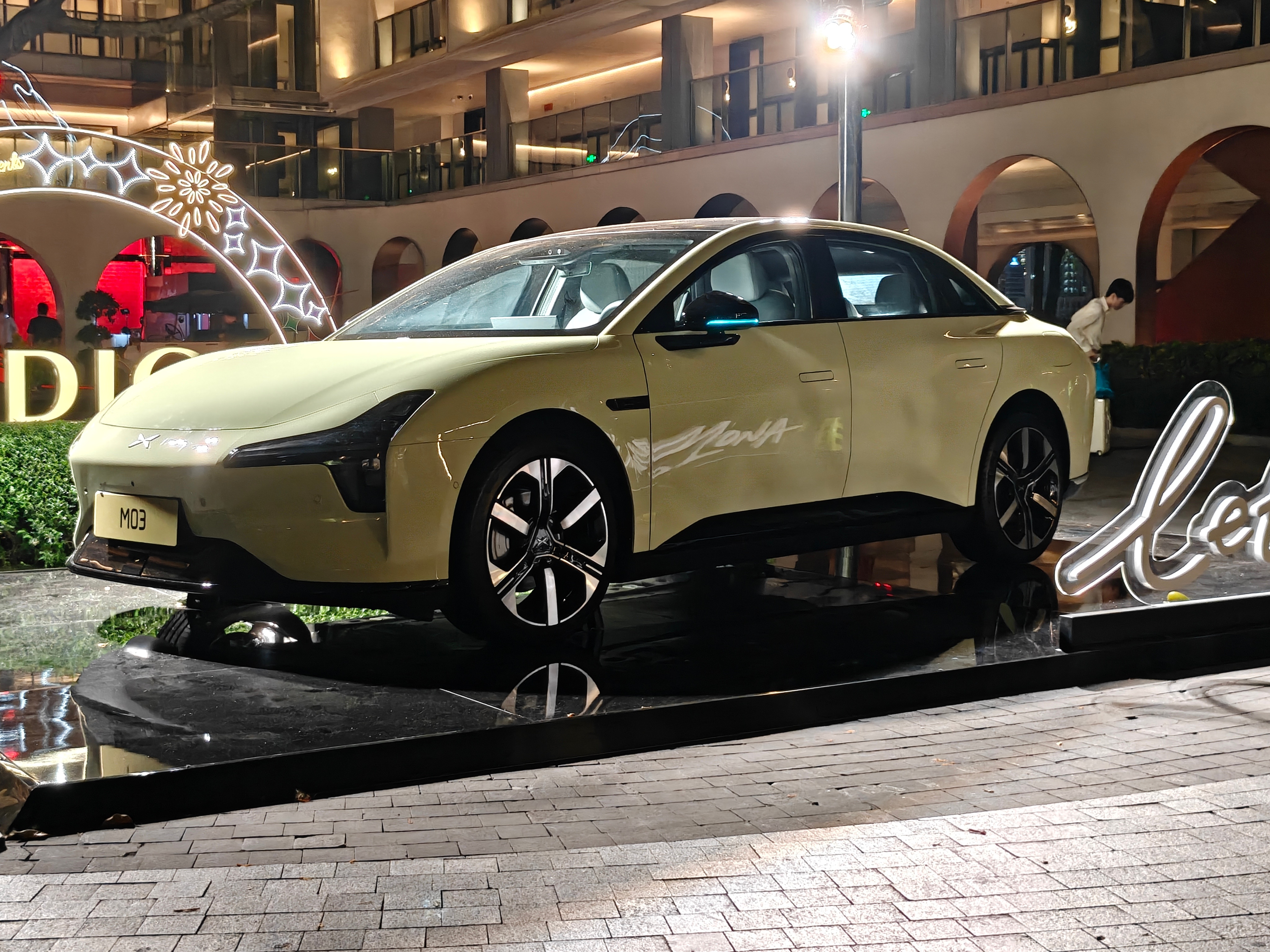 明天盘盘这台车小鹏MONA M03新的牛油果绿真不错