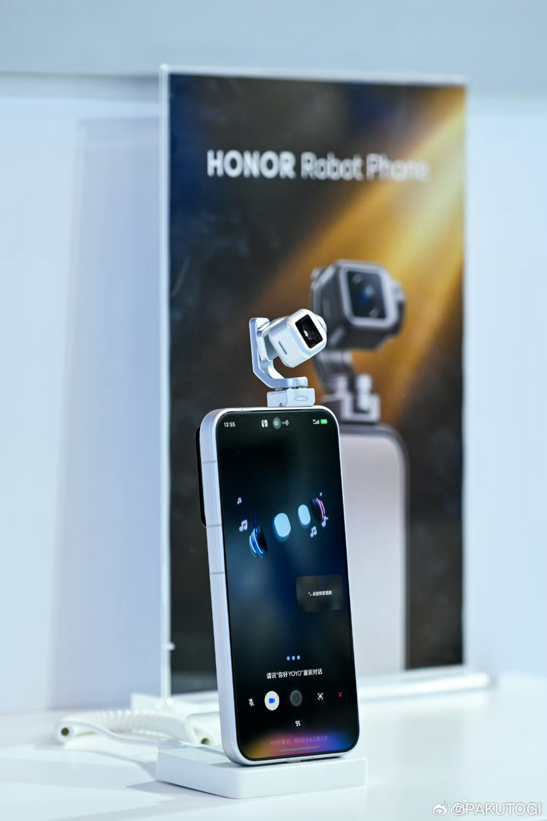 荣耀RobotPhone开启全渠道预约今年WAIC一大亮点就是这款机器人手机，运
