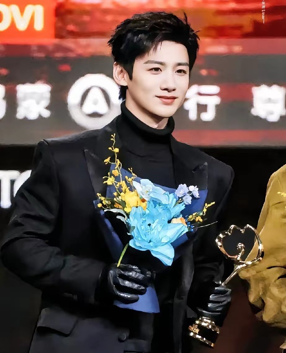 看了微博之夜才发现，白敬亭这人真的太“可怕”了。不是长相可怕，也不是性格不好，而