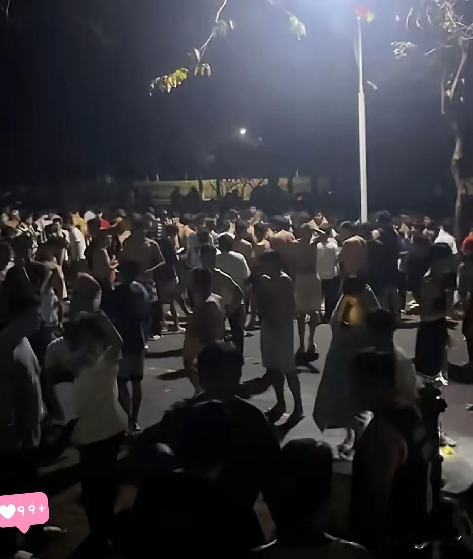 甘肃地震给大家的一个忠告
​手机和钱都不重要，一定一定记得
跑的时候记得带被子