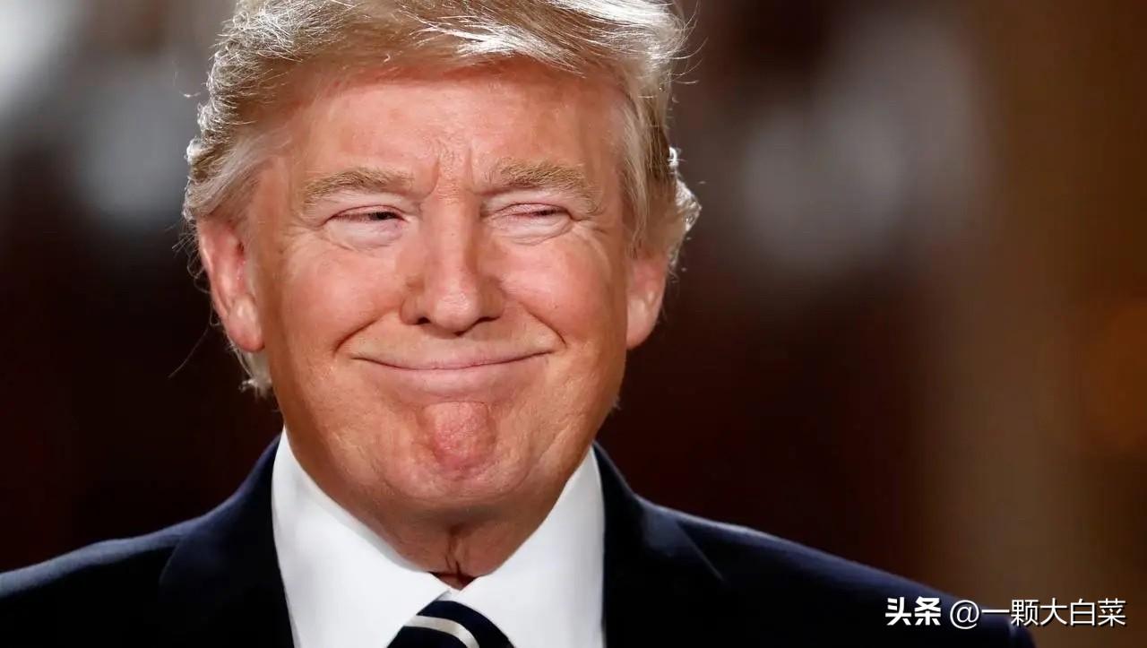 白宫夸夸大赛。

先是白宫副幕僚长兼国土安全顾问米勒，花式吹捧特朗普：特朗普总统