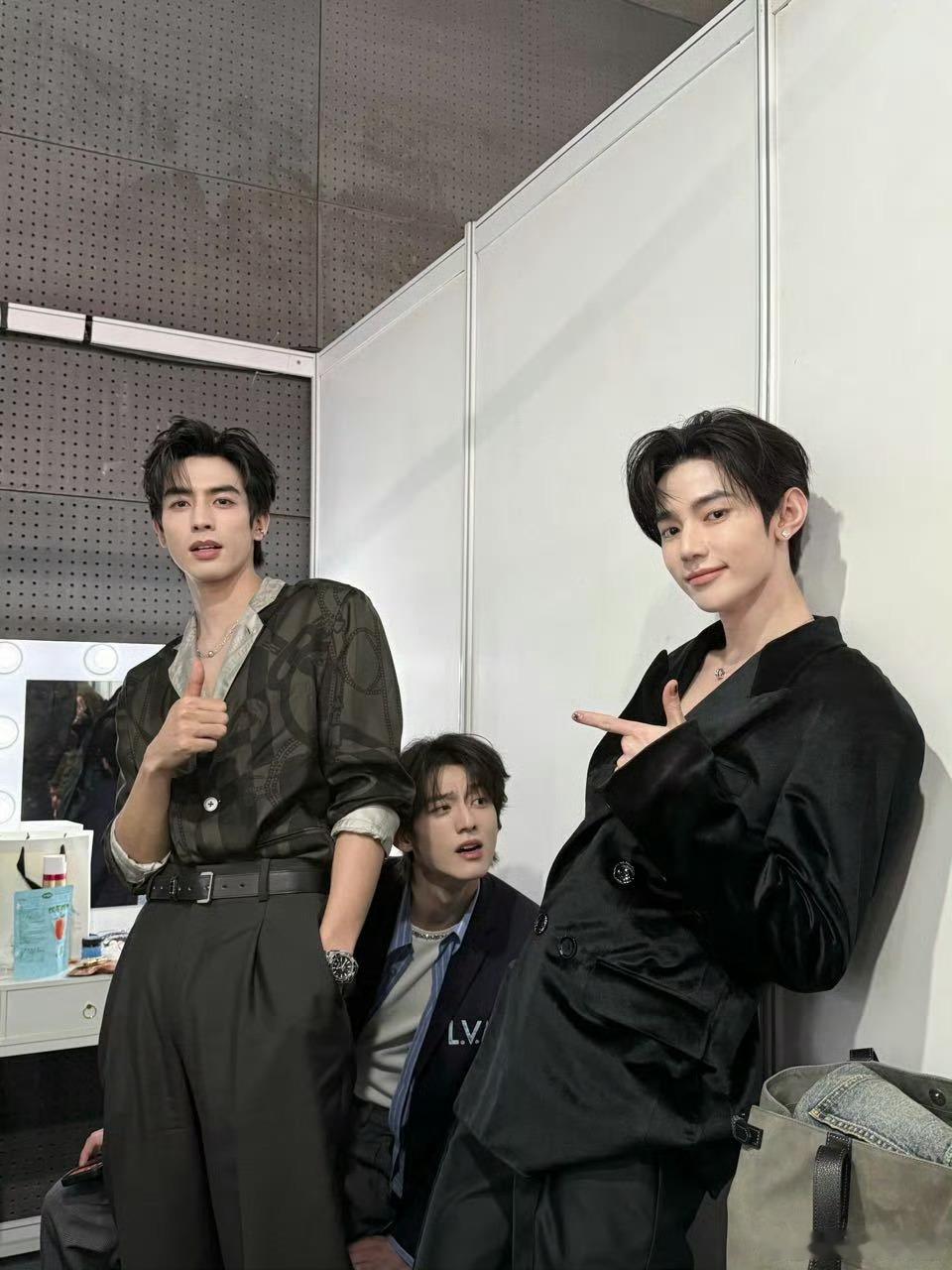 章昊、宋威龙、赖伟明合照🈶 