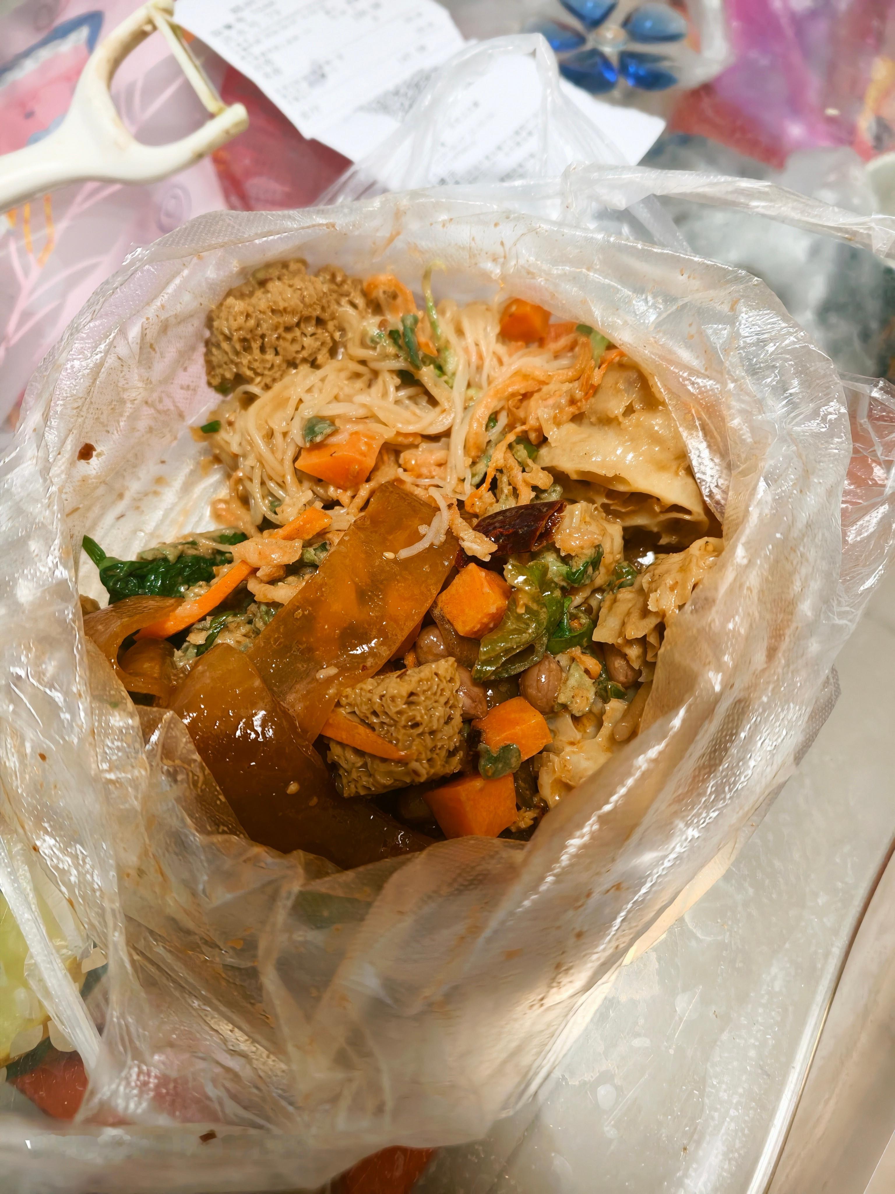 ！！！声明这不是我的晚饭，我媳妇的，我减肥就吃了半个甜瓜，六点多就进食完毕了，就