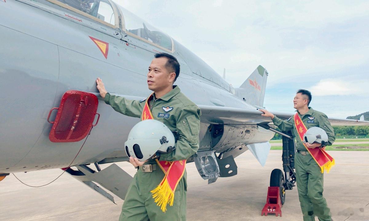东空某团，老飞告别“老伙计”歼教-7A烽火问鼎计划制胜空天