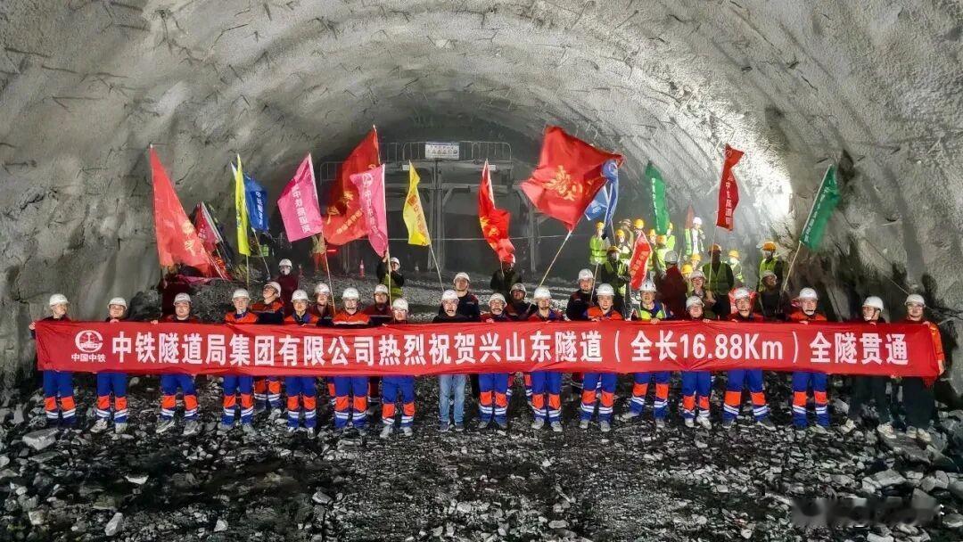 宜兴高铁全线最长隧道——兴山东隧道全隧贯通！
1月21日，中铁隧道局承建的宜兴高