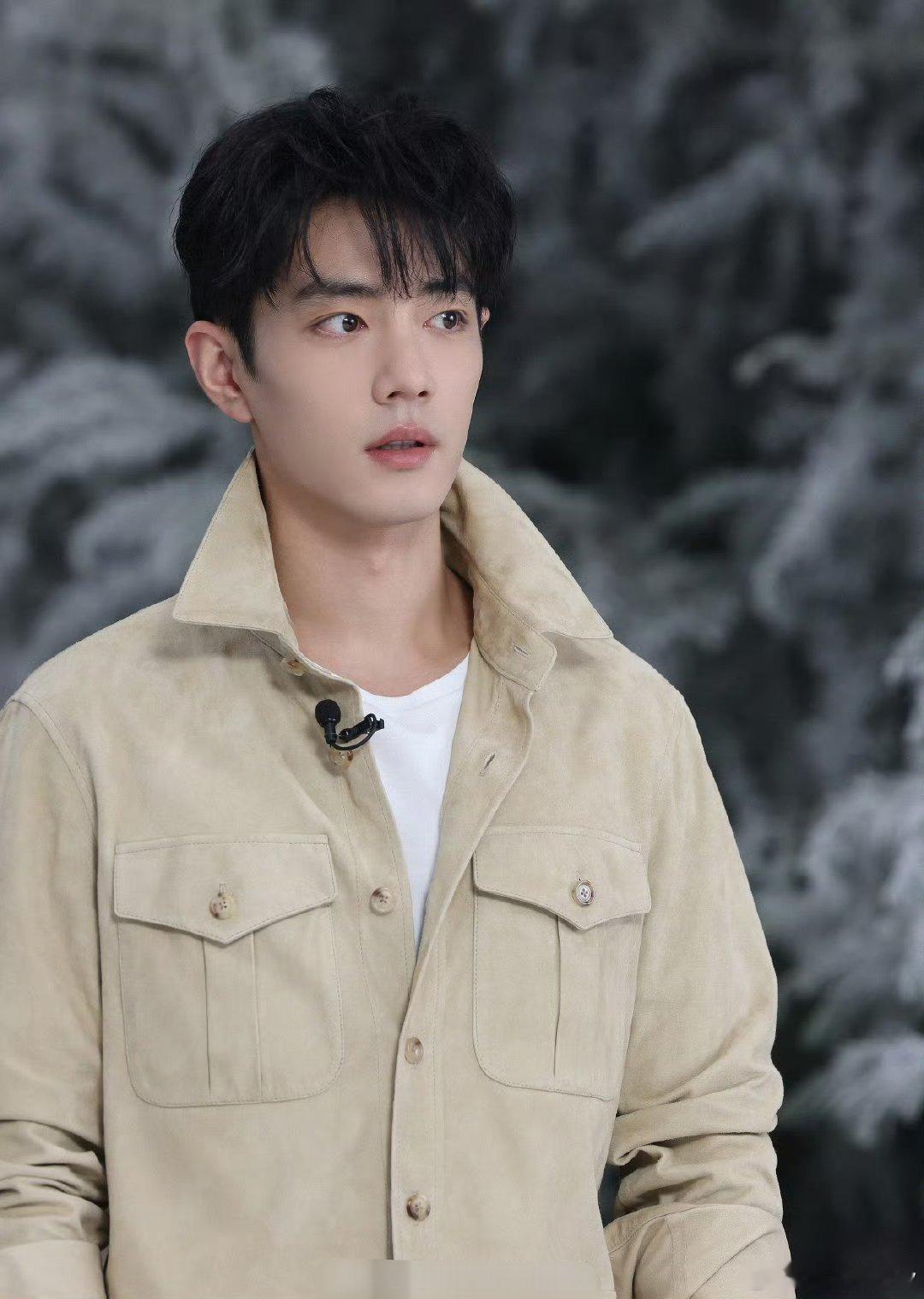 肖战直播 恰同学少年，风华正茂，书生意气，挥斥方遒！看了这张脸我算是懂了