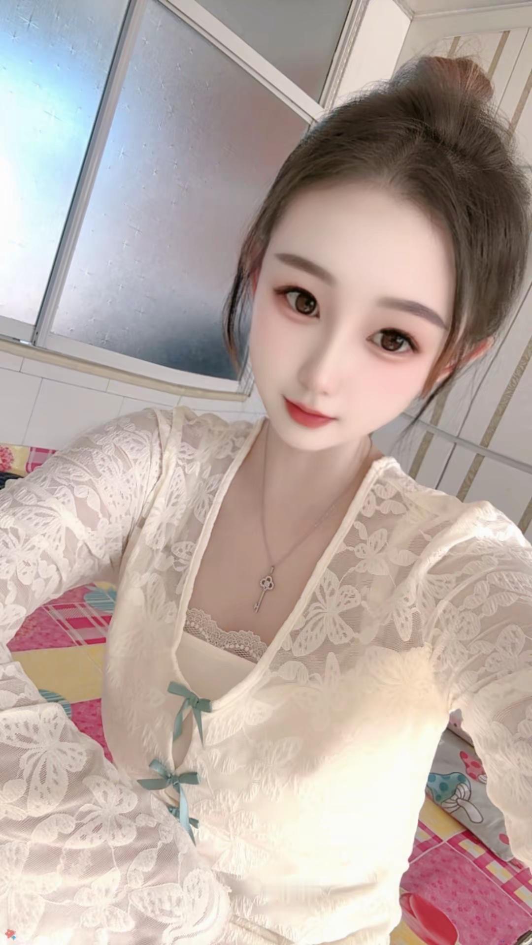 盯着我看的时候 是觉得我好看还是好骗自由自在简简单单