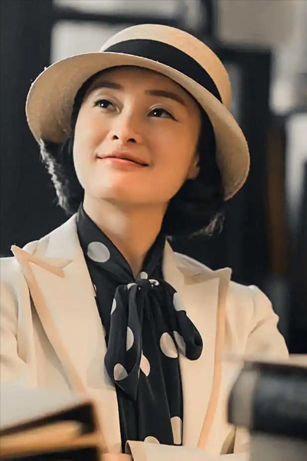 演员，吴越，参演繁华，一进组就懵了，拍了一条又一条，总是过不去，私下里对唐嫣说，