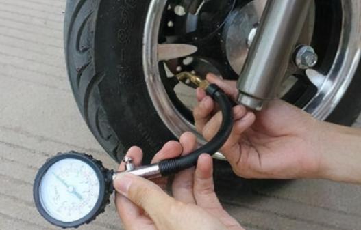 电动车胎压别乱充！充错费电又伤胎，很多人都不知道

天天骑电动车，轮胎气压你真的